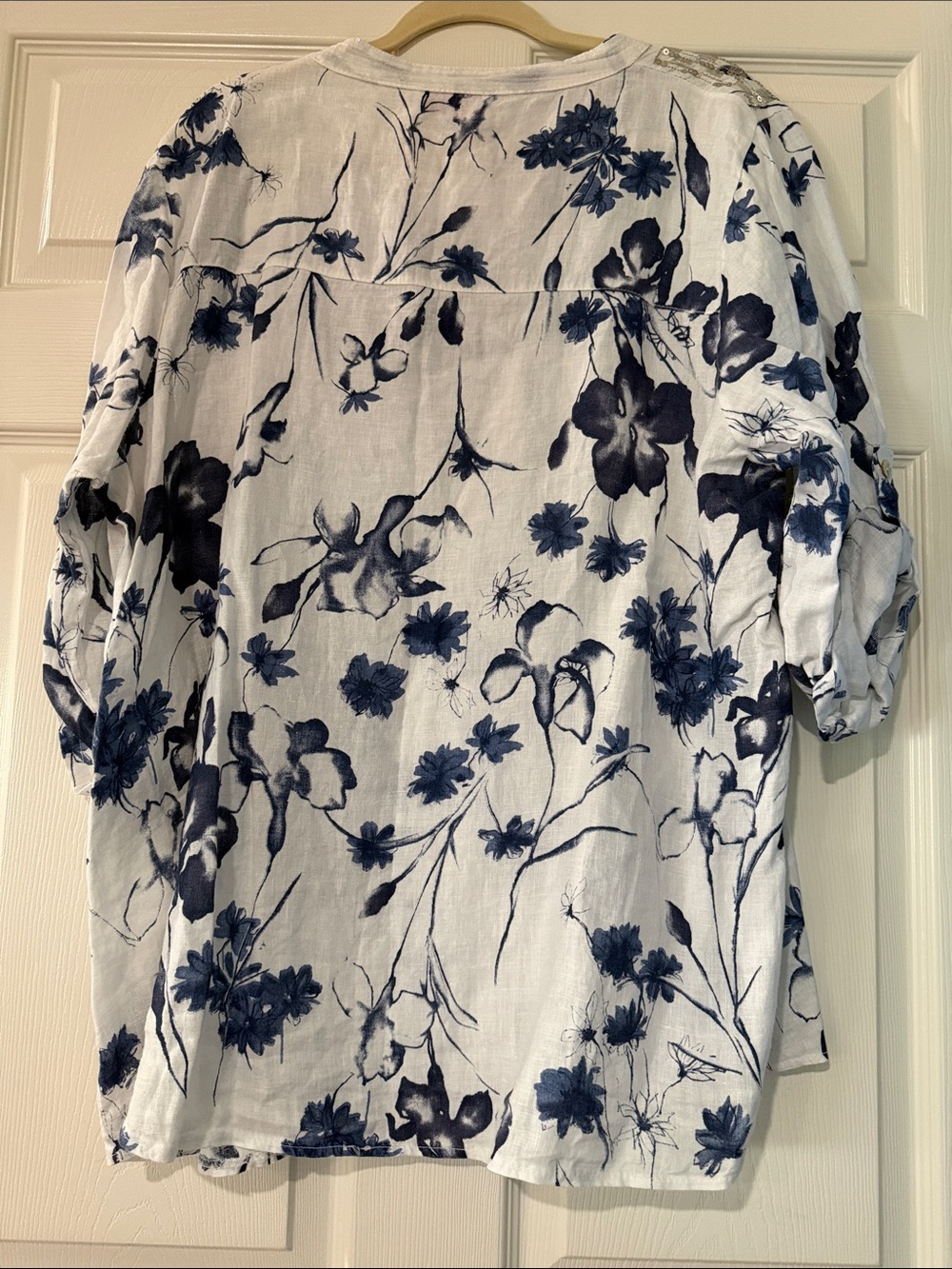 Toscane White Linen Button-Up Blouse with Navy Floral Print 100% Linen - Picture 2 of 7